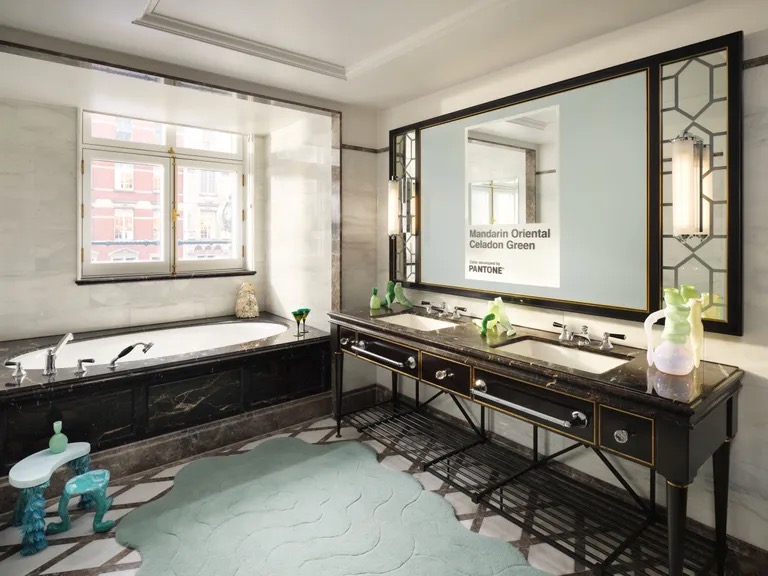 Uchronia x Mandarin Oriental 