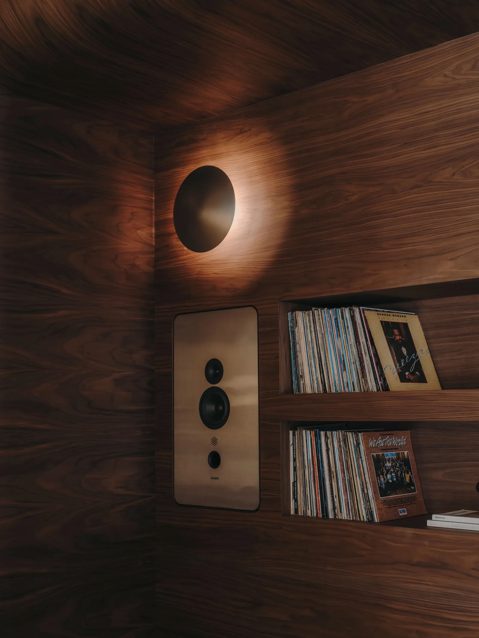 Jaç Hi-fi Café by Isern Serra Studio