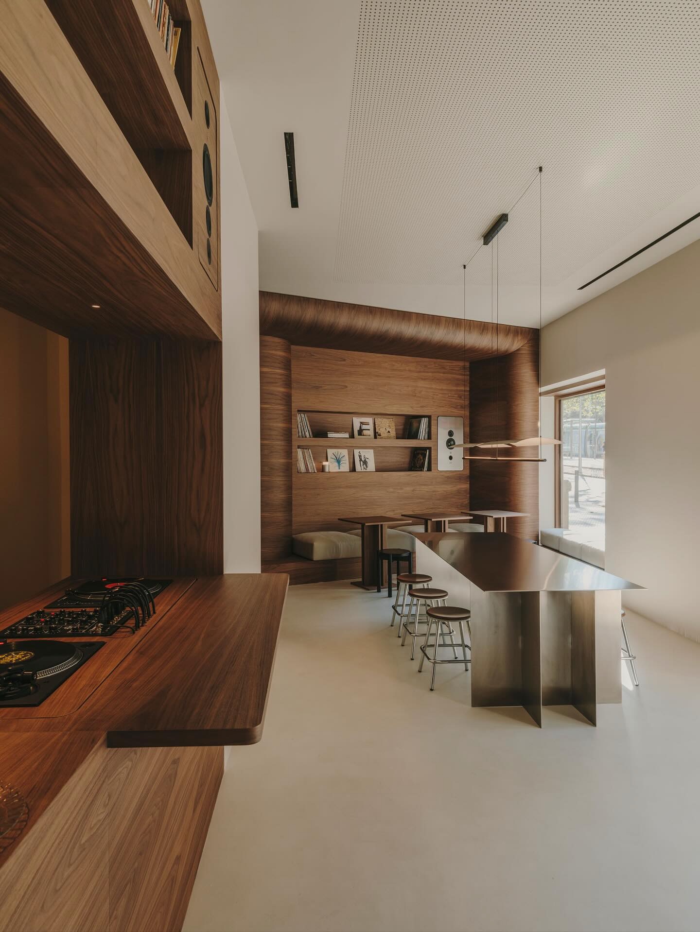 Jaç Hi-fi Café by Isern Serra Studio